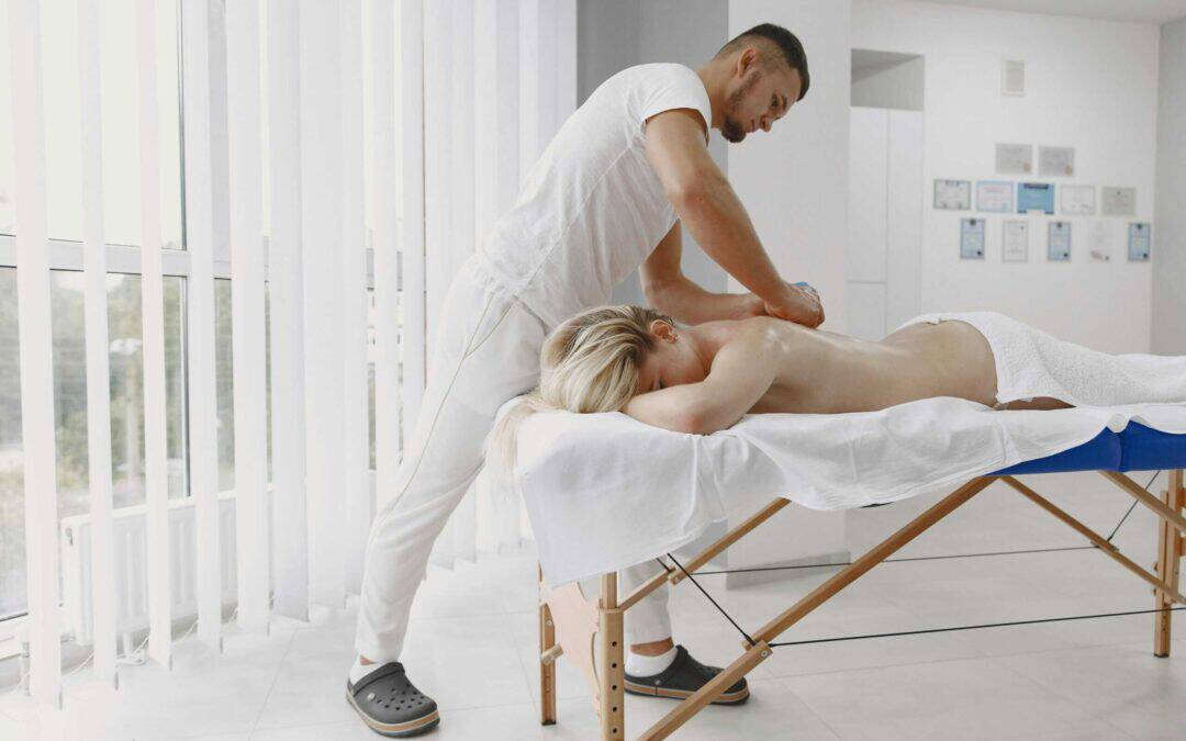 Quels sont les différents types de tables de massage pour professionnels du bien-être ?